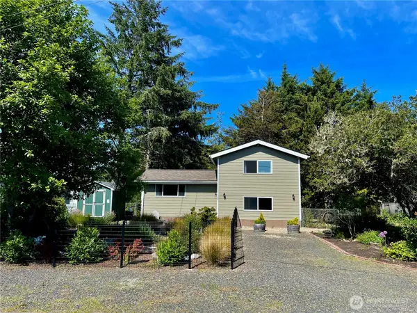 142 N Port Loop Nw, Ocean Shores, WA 98569