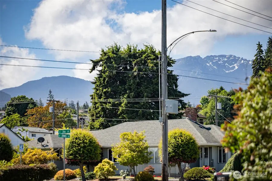 218 S Jones Street, Port Angeles, WA 98362 - #3