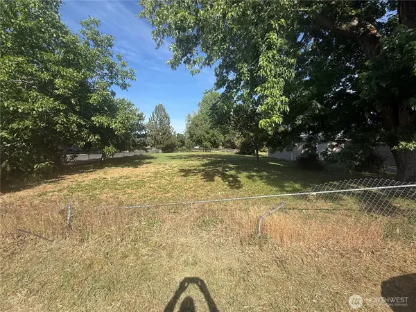 1413 SE Central Avenue, College Place, WA 99324