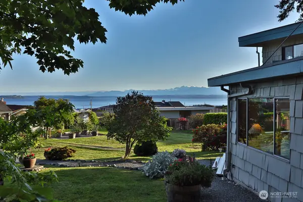 5536 Mutiny Sands Road, Freeland, WA 98249
