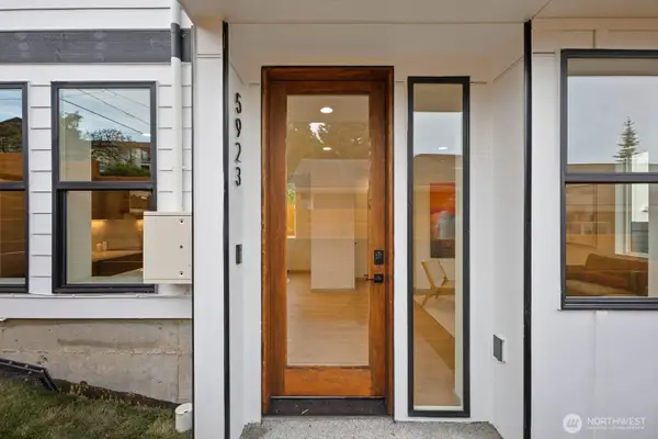 5923 32nd Avenue Sw, Seattle, WA 98126
