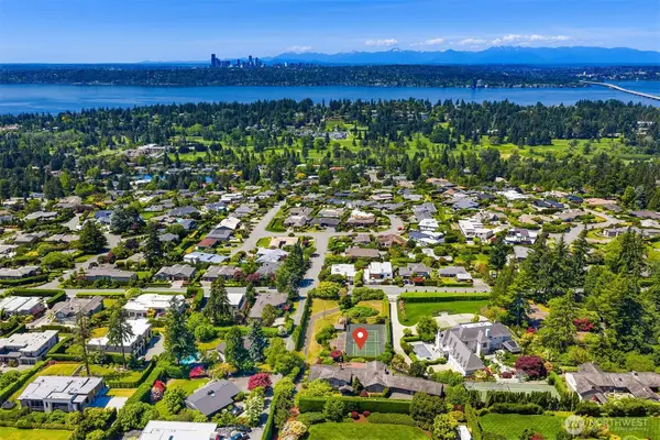 1700 92nd Avenue Ne, Clyde Hill, WA 98004