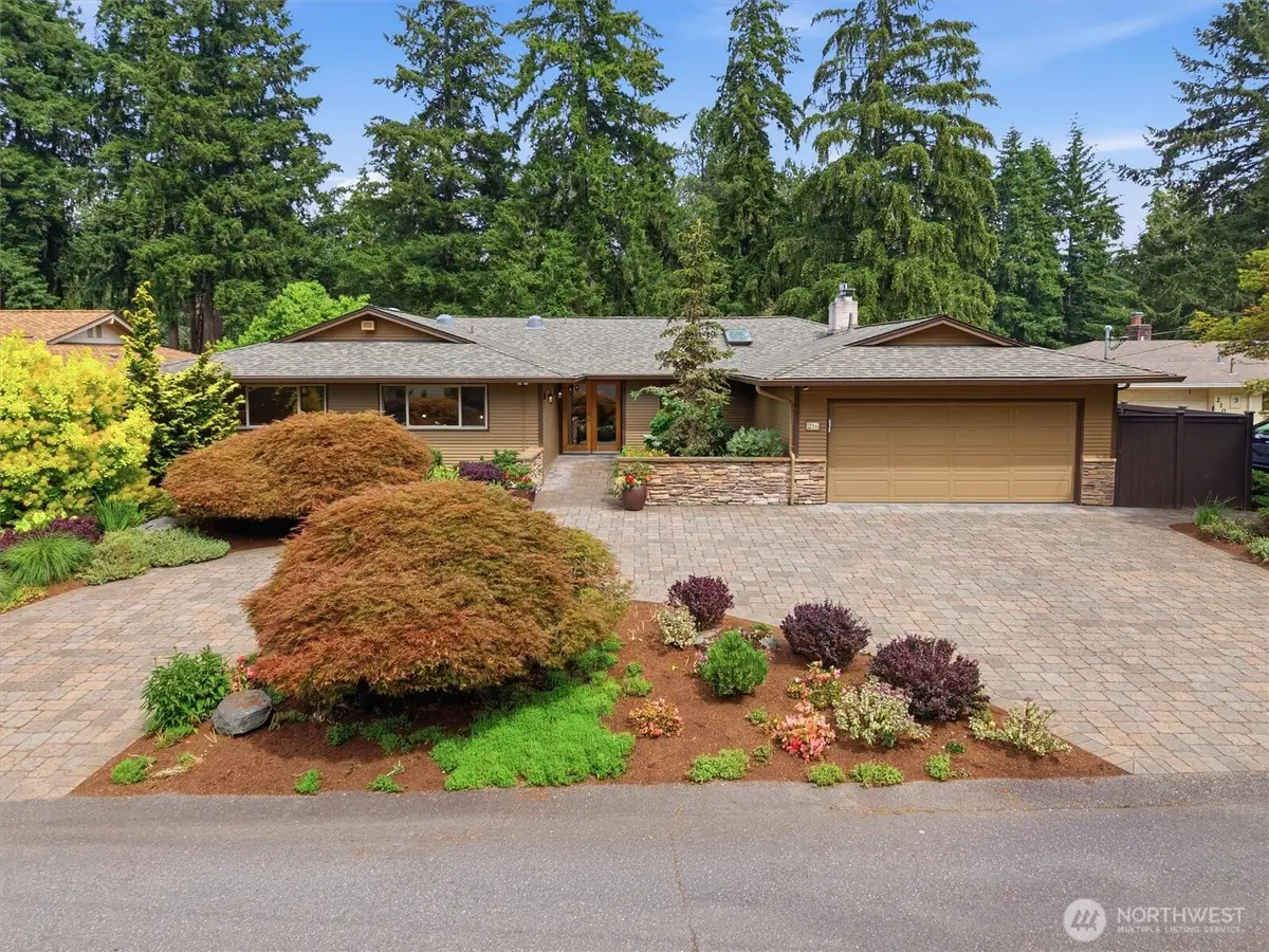 216 131st Avenue Ne, Bellevue, WA 98005 - #1