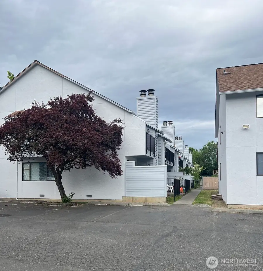 12434 Ambaum Blvd Sw #106, Seattle, WA 98146 - #2