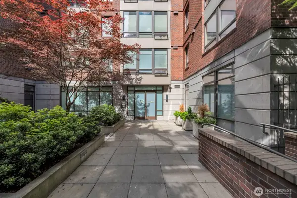 4547 8th Avenue Ne #203, Seattle, WA 98105