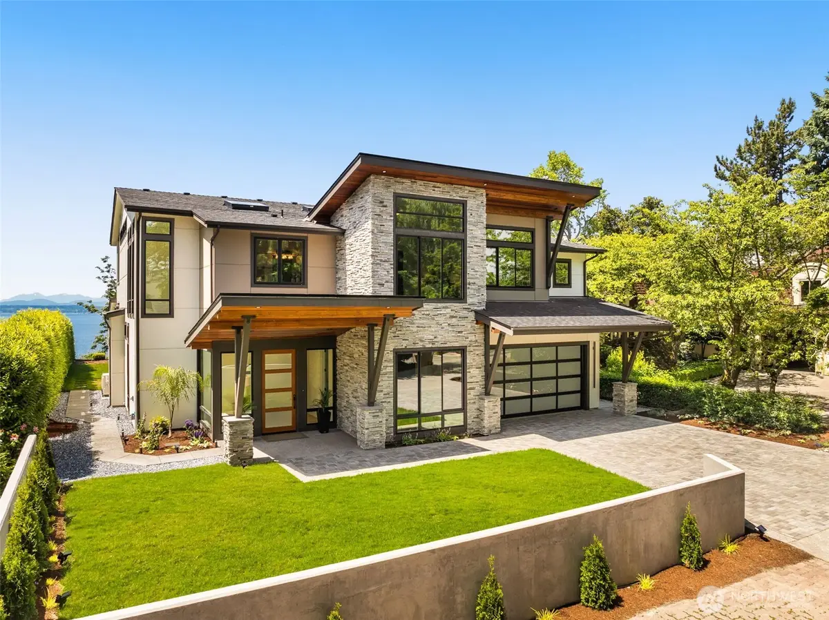 4800 51st Place Sw, Seattle, WA 98116 - #1