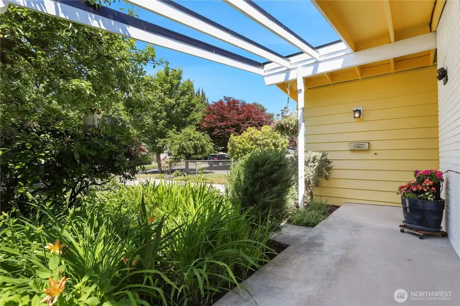 4718 48th Avenue Sw, Seattle, WA 98116 - #2