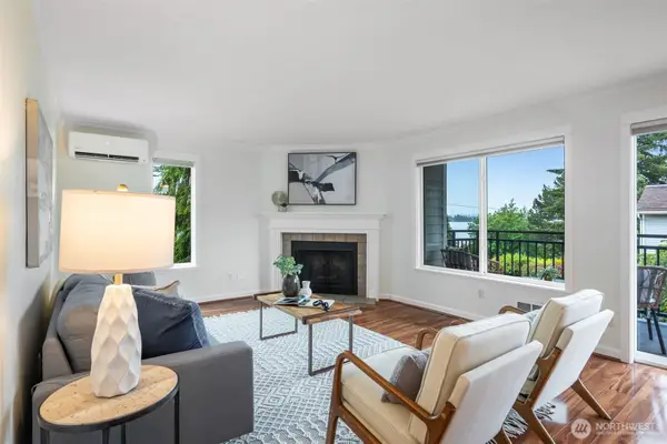 10110 NE 60th Street #101, Kirkland, WA 98033