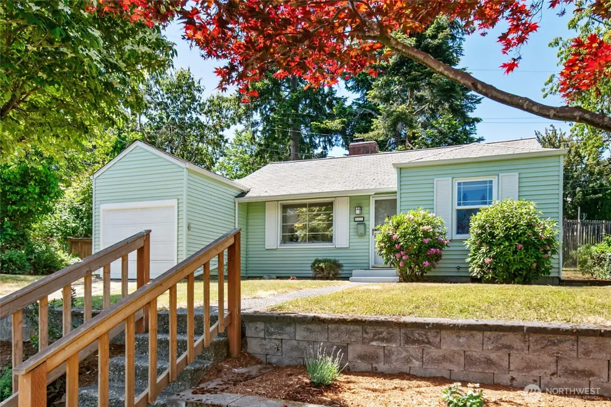 8221 23rd Avenue Ne, Seattle, WA 98115 - #1
