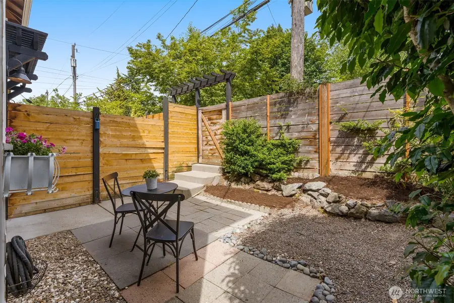 9121 23rd Avenue Ne, Seattle, WA 98115 - #3