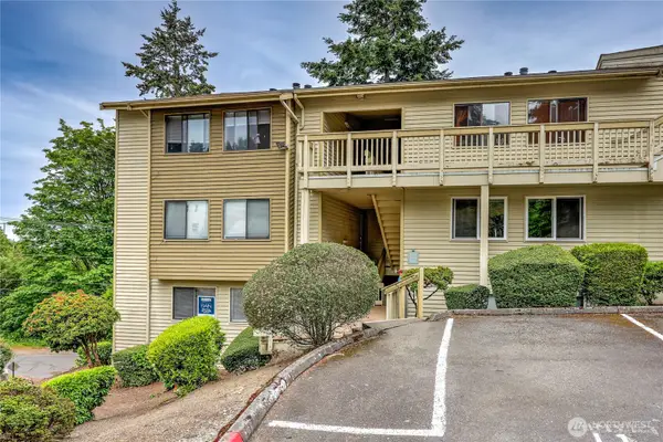 1700 W Sunn Fjord Lane #L202, Bremerton, WA 98312