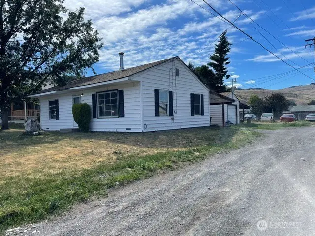 530 16th Street, Bridgeport, WA 98813 - #3