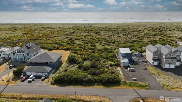 1017 S Sand Dune Ave Sw, Ocean Shores, WA 98569