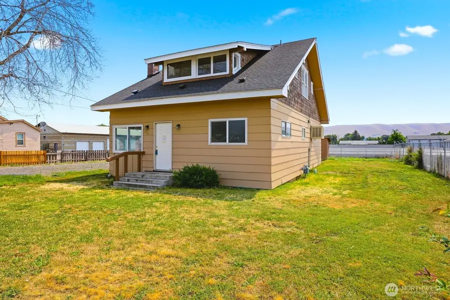 502 W Washington Avenue, Union Gap, WA 98903 - #3