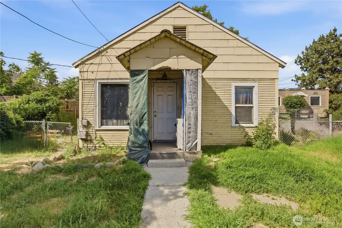 620 Chelan Avenue, Wenatchee, WA 98801 - #1