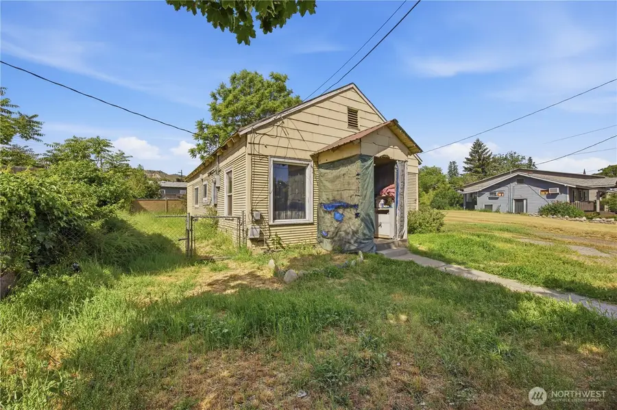 620 Chelan Avenue, Wenatchee, WA 98801 - #2