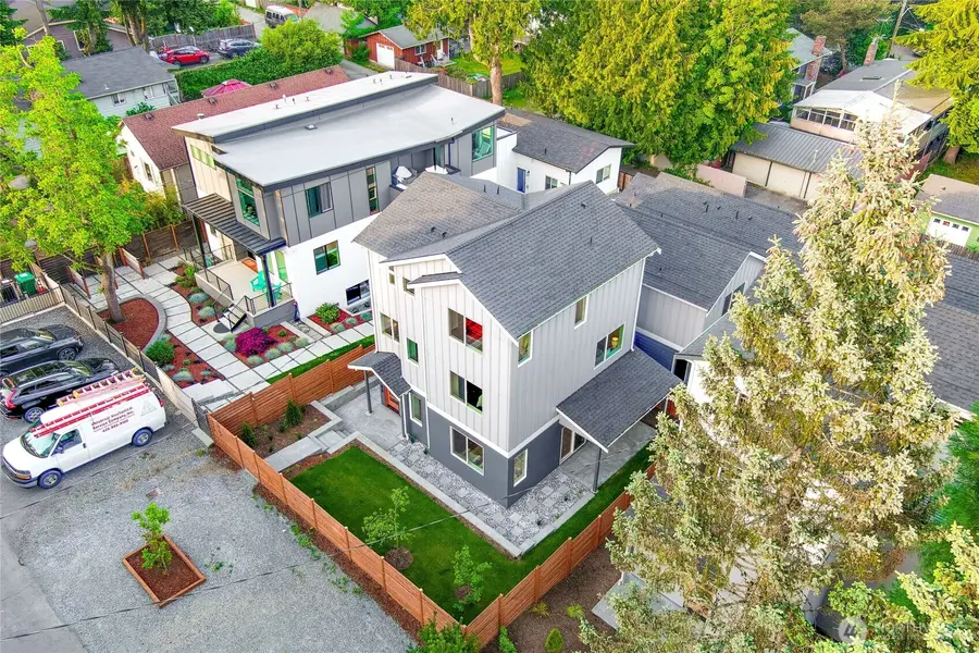 10708 Linden Avenue N, Seattle, WA 98133 - #3