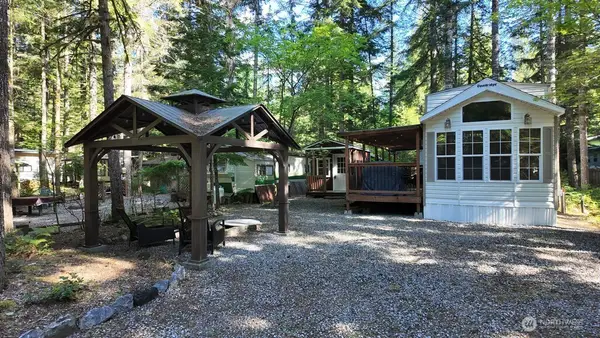 25 Drial Loop, Deming, WA 98244