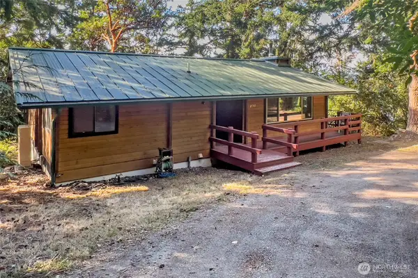 2110 Gull Way, Camano Island, WA 98282