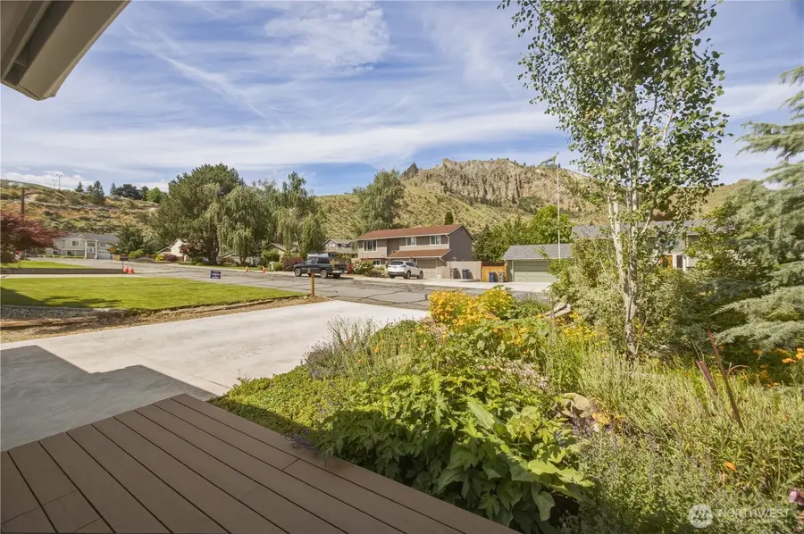 1423 Seneca Street, Wenatchee, WA 98801 - #3