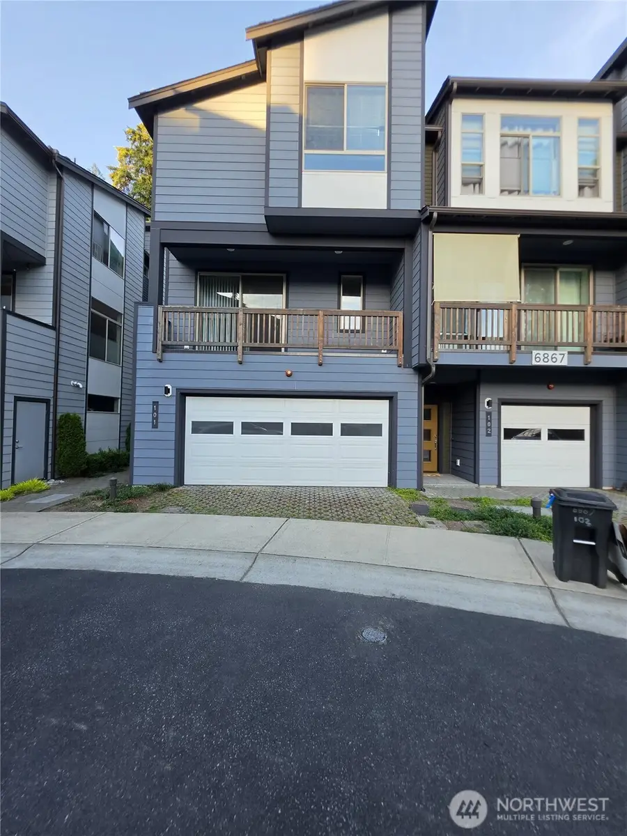 6867 NE 170th St #102, Kenmore, WA 98028 - #2