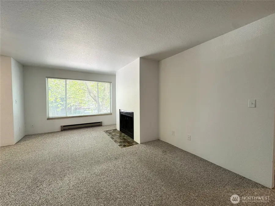 555 N 105th Street, Seattle, WA 98133 - #2