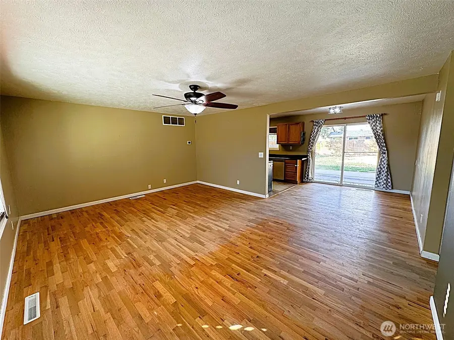 1103 S Evergreen Drive, Moses Lake, WA 98837 - #2