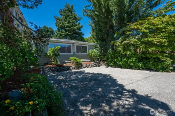 9515 Linden Avenue N, Seattle, WA 98103