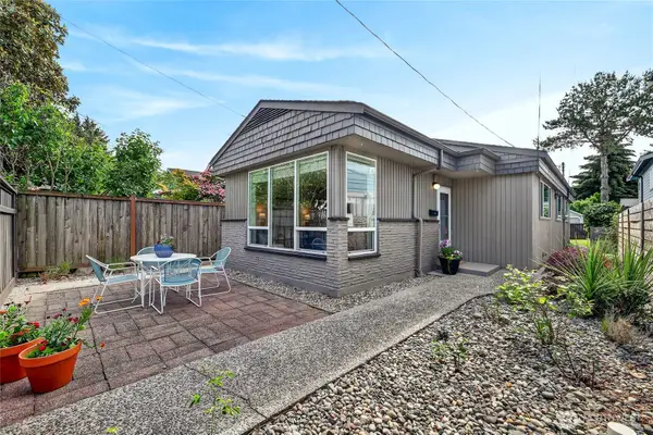 3039 61st Avenue Sw, Seattle, WA 98116