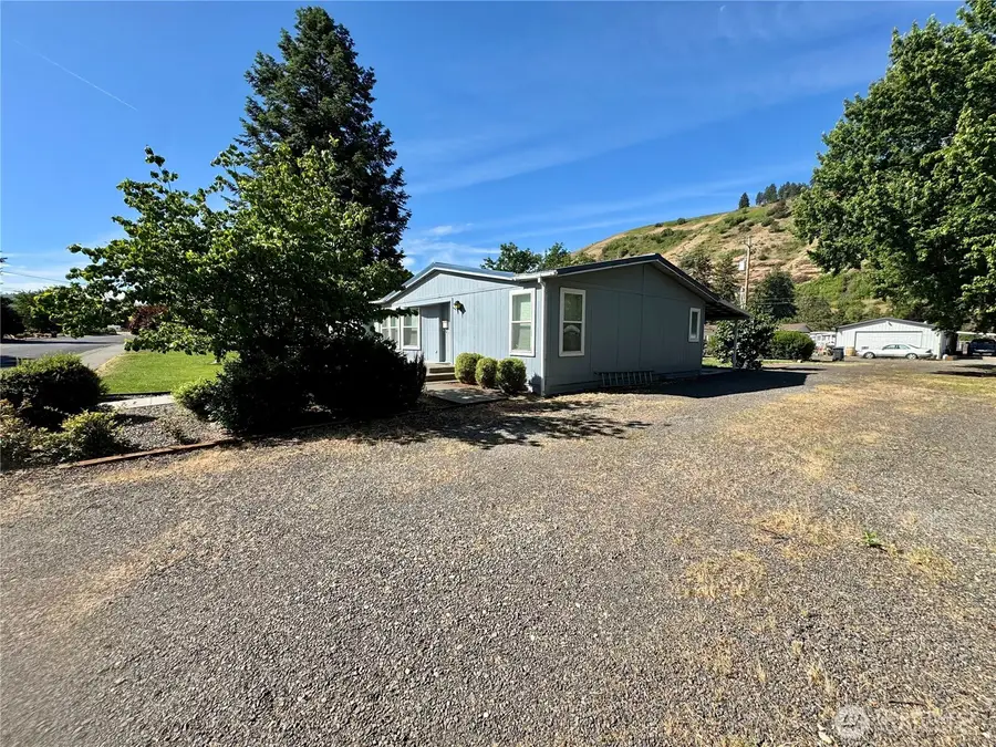 1218 S 3rd Street, Dayton, WA 99328 - #3