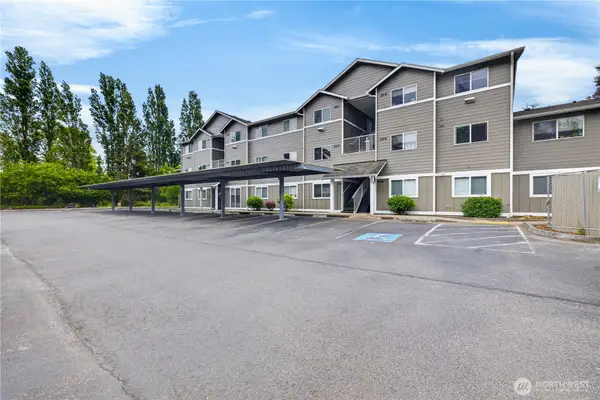 1670 SW Mulberry Drive #B302, Oak Harbor, WA 98277