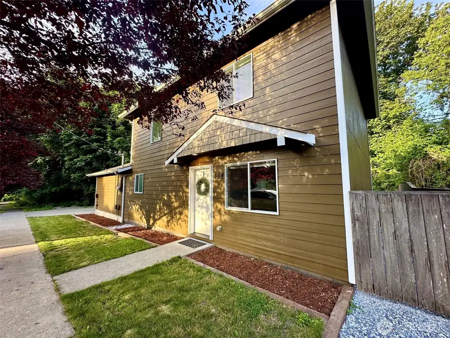 304 N 5th Avenue Sw, Tumwater, WA 98512 - #3