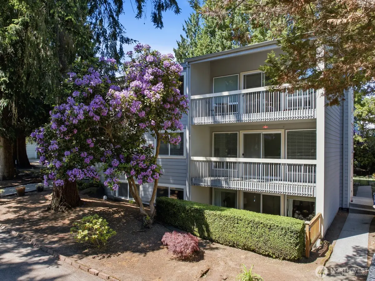 3510 W Elmore Street, Seattle, WA 98199 - #1
