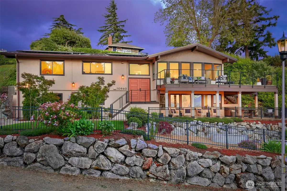 10960 39th Avenue Sw, Seattle, WA 98146 - #1