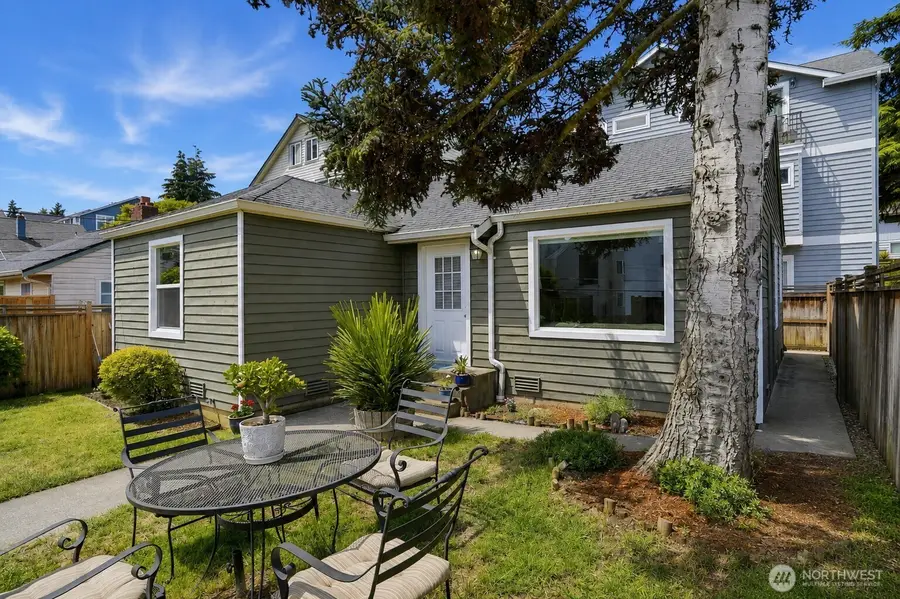 3637 22nd Avenue W, Seattle, WA 98199 - #3