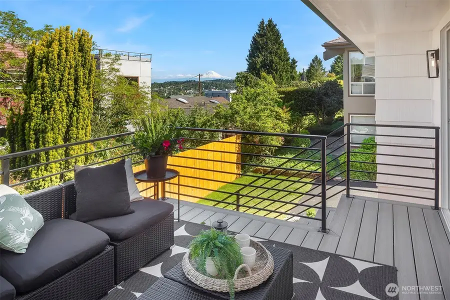 3306 35th Avenue Sw, Seattle, WA 98126 - #2