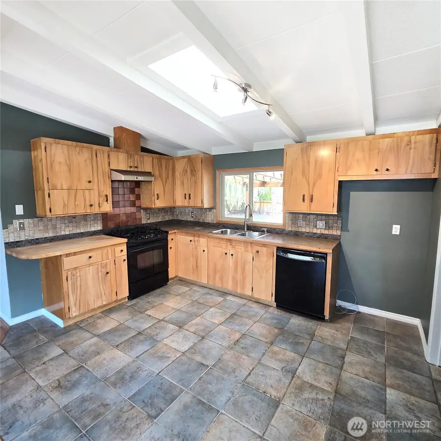 2215 Alison Avenue, Mount Vernon, WA 98273 - #2