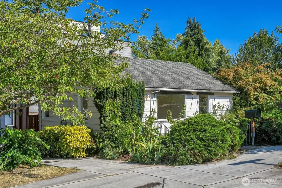9118 Linden Avenue N, Seattle, WA 98103 - #2