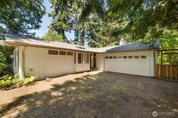 31 E Village View Drive, Allyn, WA 98524