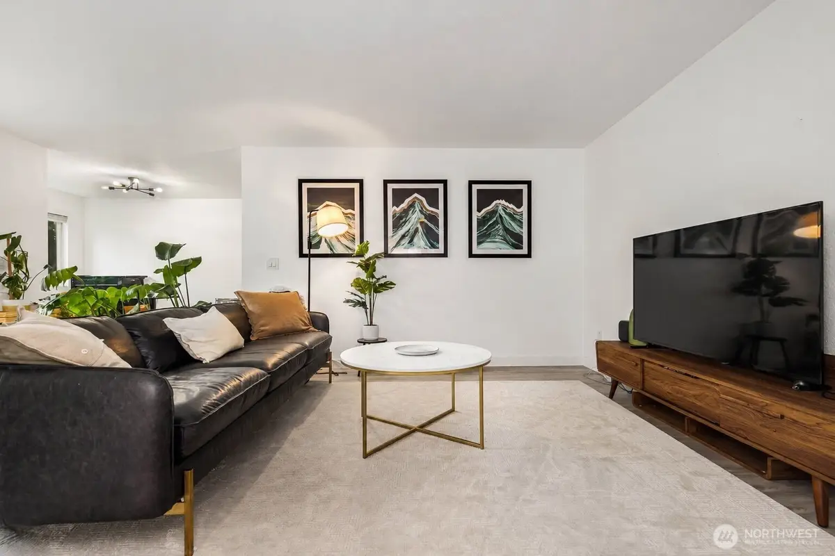 8747 Phinney Avenue N #7, Seattle, WA 98103 - #1