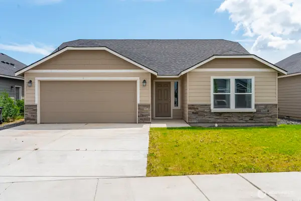 1013 W Maple Drive, Moses Lake, WA 98837