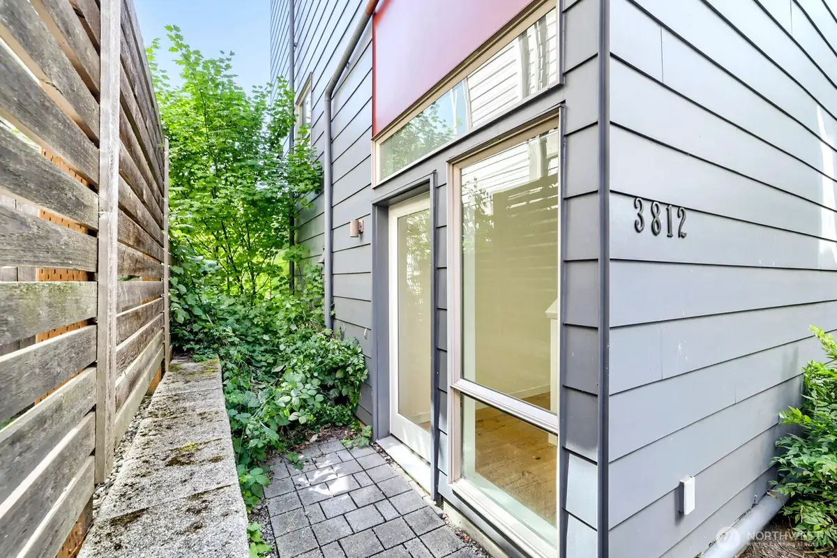 3812 Whitman Avenue N, Seattle, WA 98103 - #1