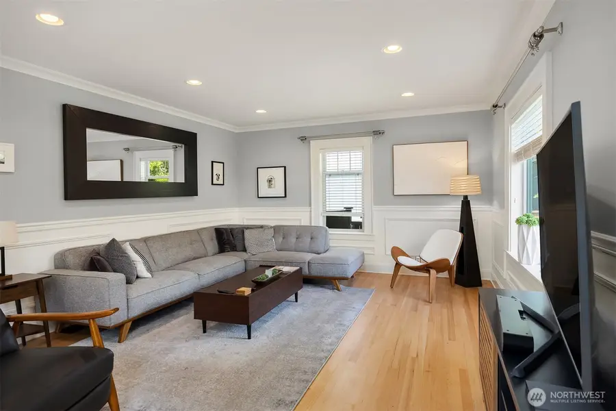 43 W Etruria, Seattle, WA 98119 - #2