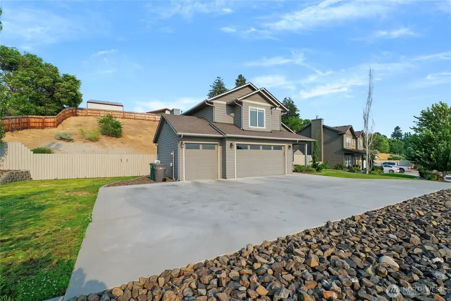 3143 NW Delcon Court, East Wenatchee, WA 98802 - #3