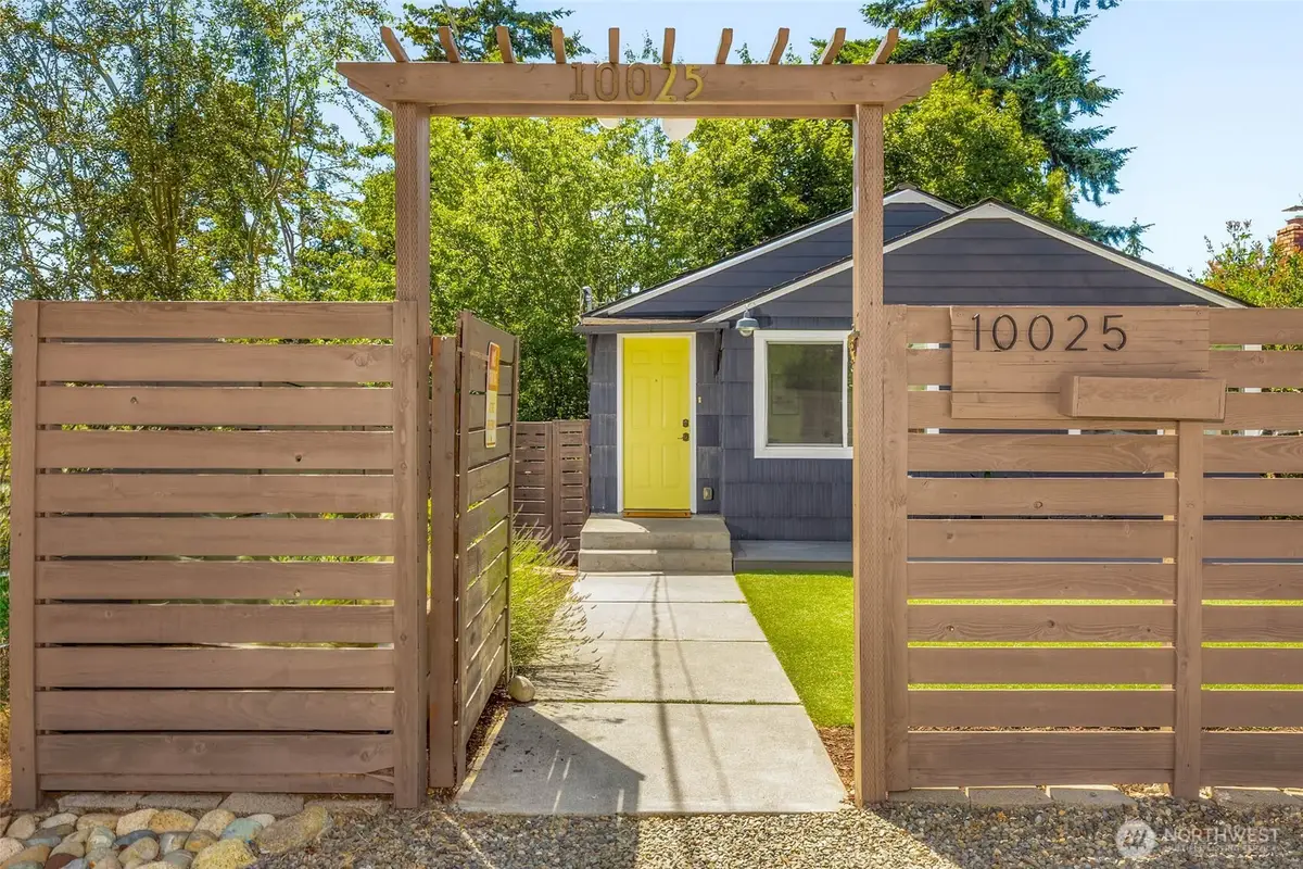 10025 Ashworth Avenue N, Seattle, WA 98133 - #1