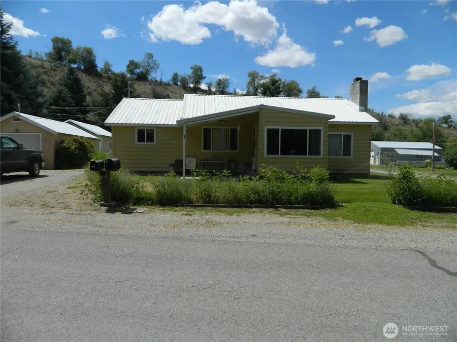34 Bonaparte Avenue, Tonasket, WA 98855 - #2