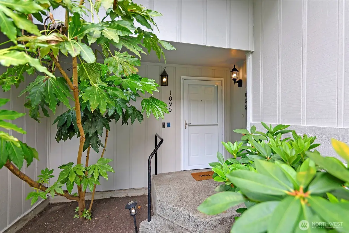 1090 Ihland Place Ne, Bainbridge Island, WA 98110 - #1