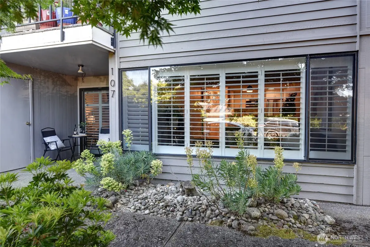 3661 24th Place W #107, Seattle, WA 98199 - #1
