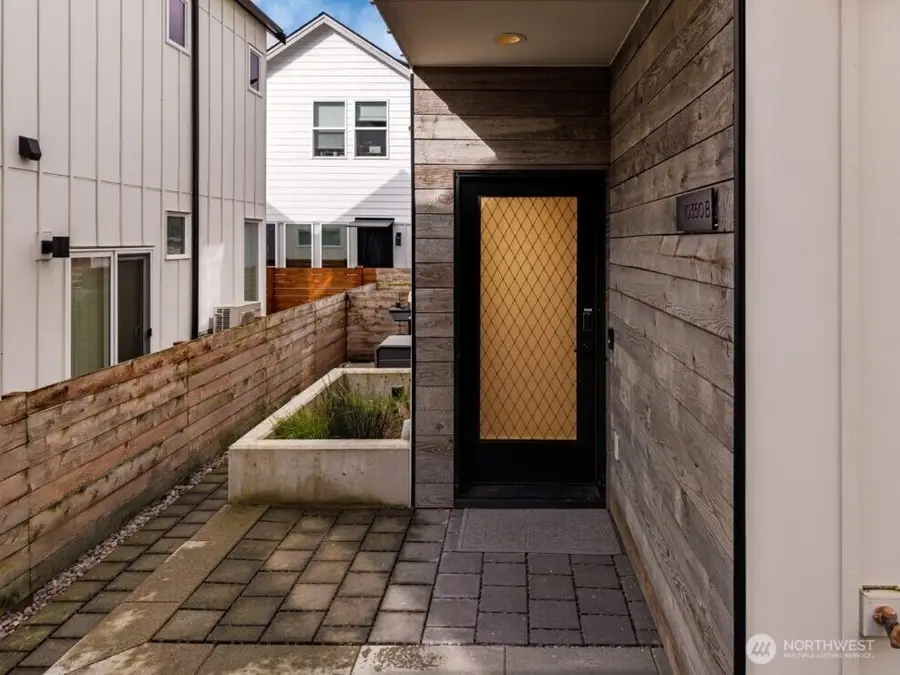 10350 Wallingford Avenue N #B, Seattle, WA 98133 - #3