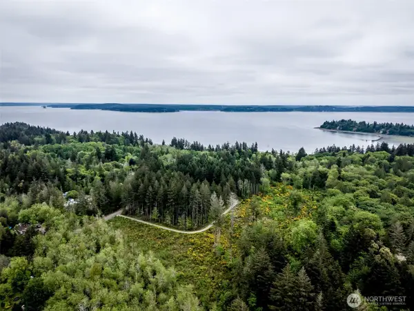 4 9th Street Sw #4, Lakebay, WA 98349